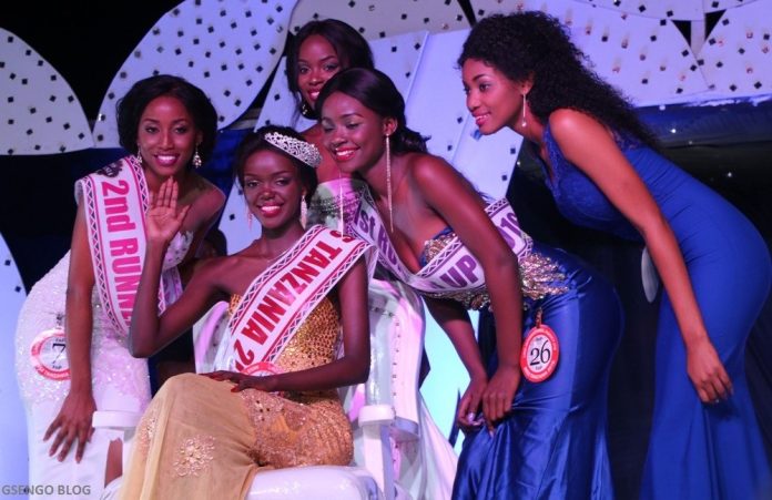 Diana Edward Loy Miss Tanzania 2016-17 Akiwa na Wenzake Top-5 Diana Edward Loy Miss Tanzania 2016-17 Akiwa na Wenzake Top-5